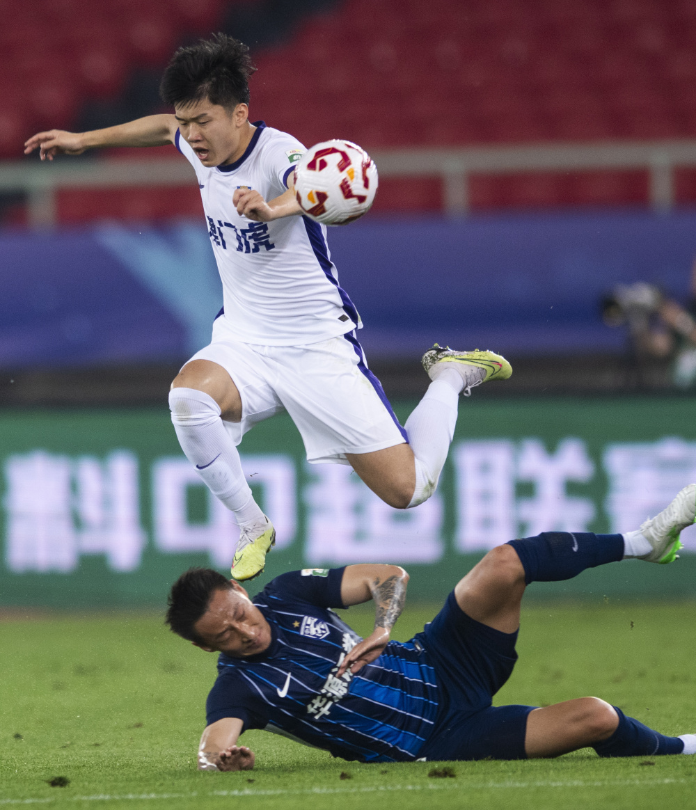 尽管比尔和 尽管比尔和