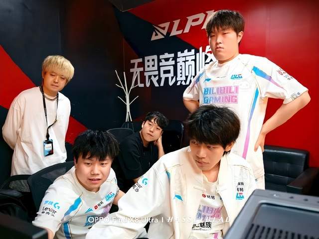 这一事件引 这一事件引