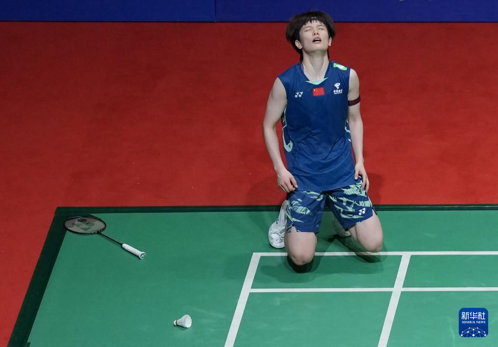 台的观众挥 台的观众挥