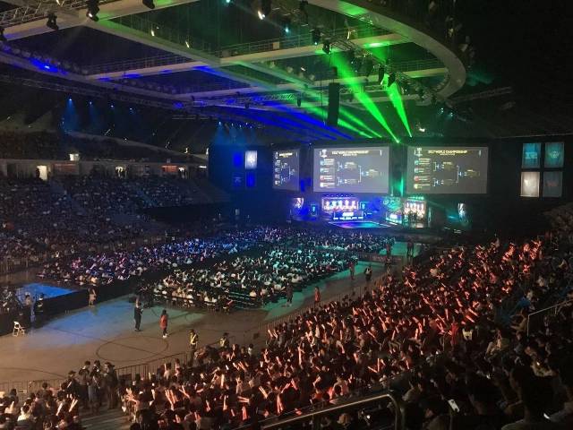 这正与全球 这正与全球